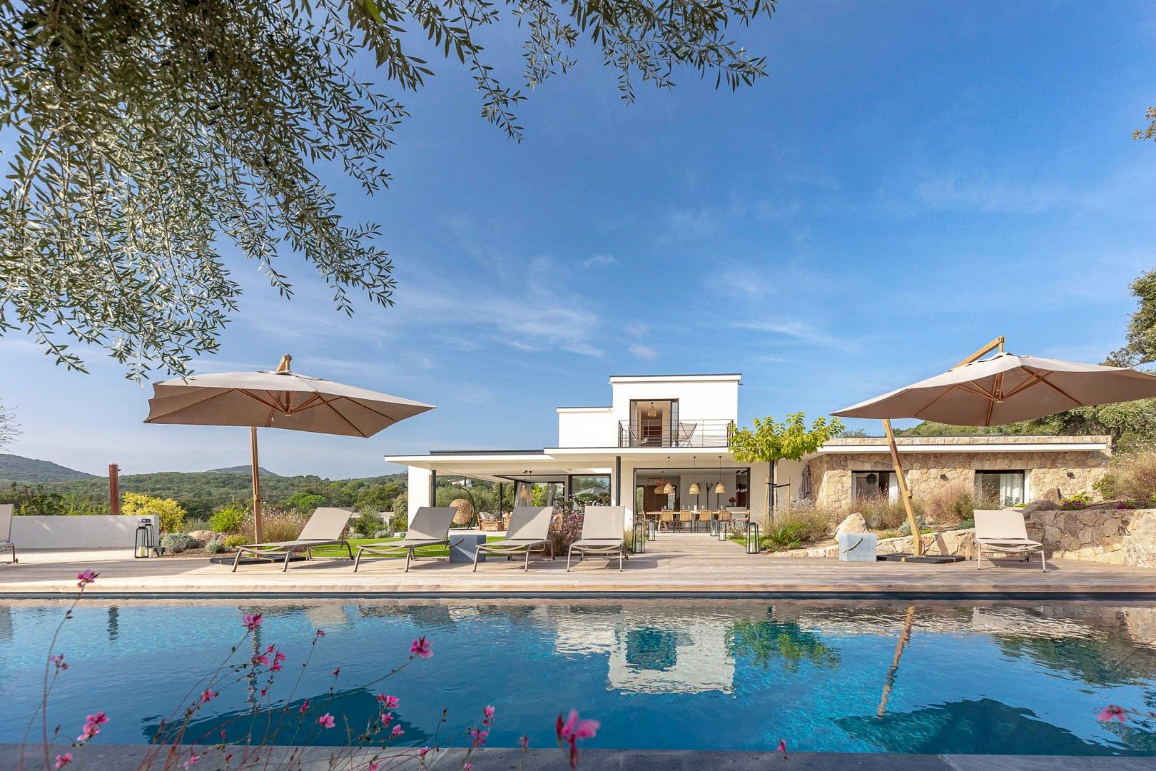 Location saisonnière Villa 6&nbsp;Pièces 250&nbsp;m² Sainte-Lucie De Porto-Vecchio