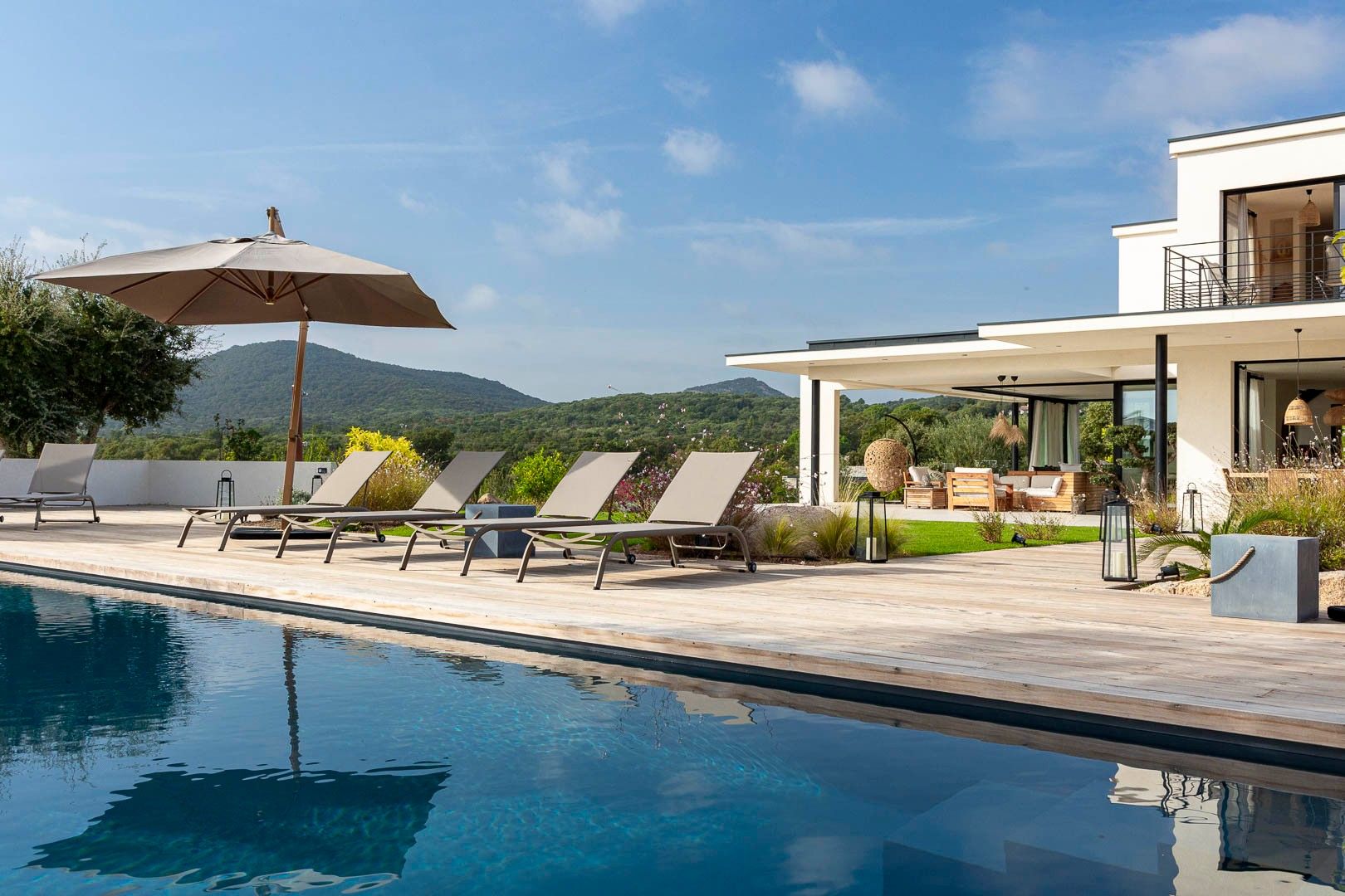 Location saisonnière Villa 6&nbsp;Pièces 250&nbsp;m² Sainte-Lucie De Porto-Vecchio