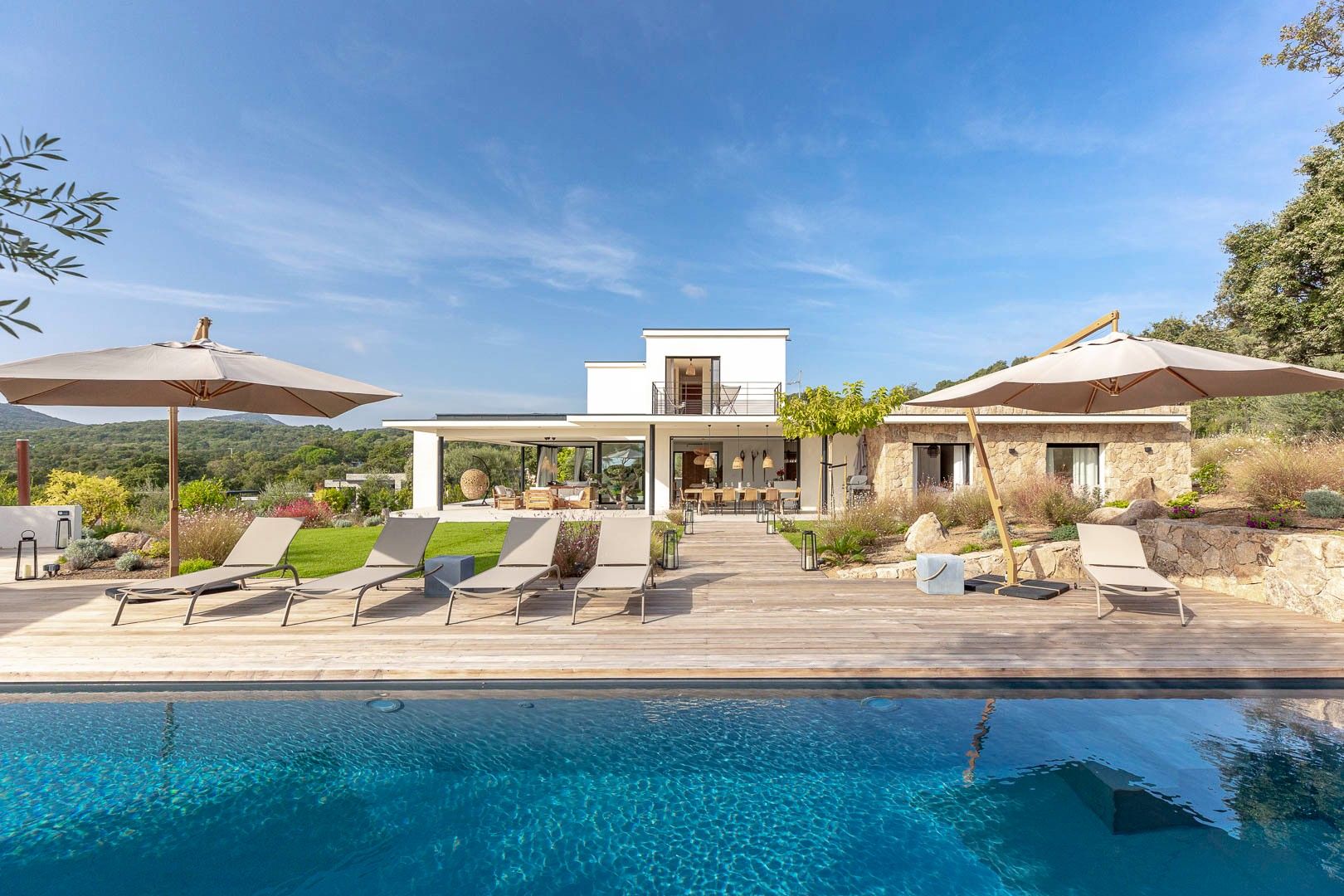 Location saisonnière Villa 6&nbsp;Pièces 250&nbsp;m² Sainte-Lucie De Porto-Vecchio