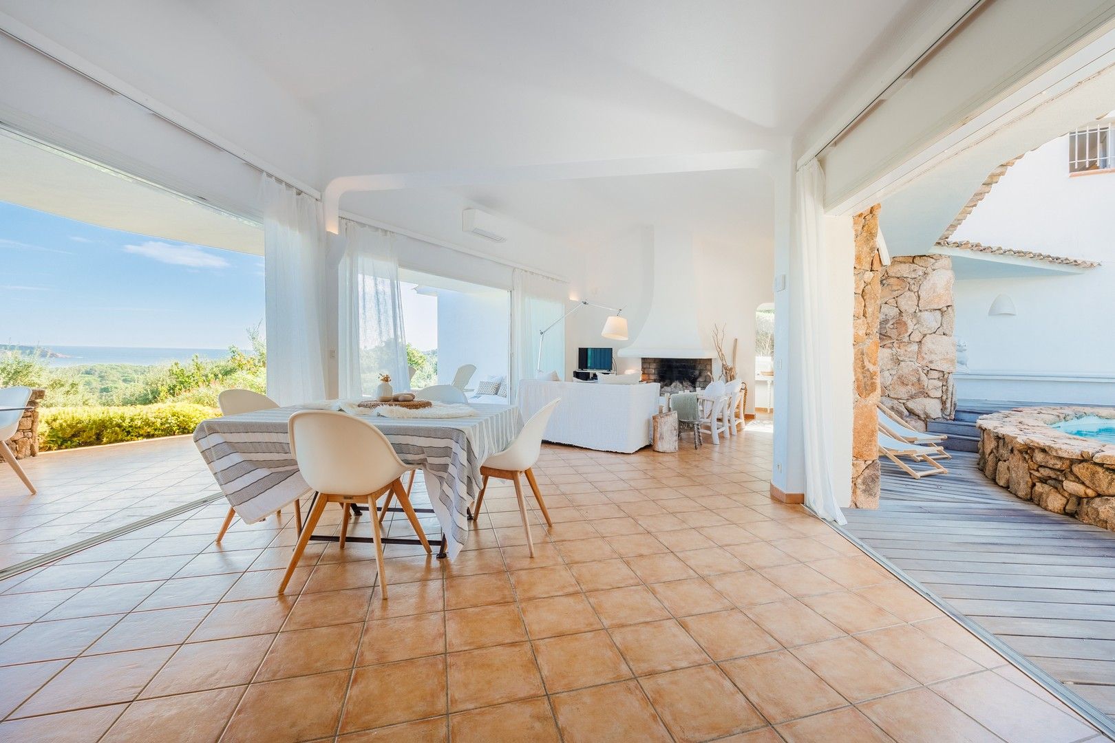 Location saisonnière Villa 6&nbsp;Pièces 200&nbsp;m² Sainte-Lucie De Porto-Vecchio