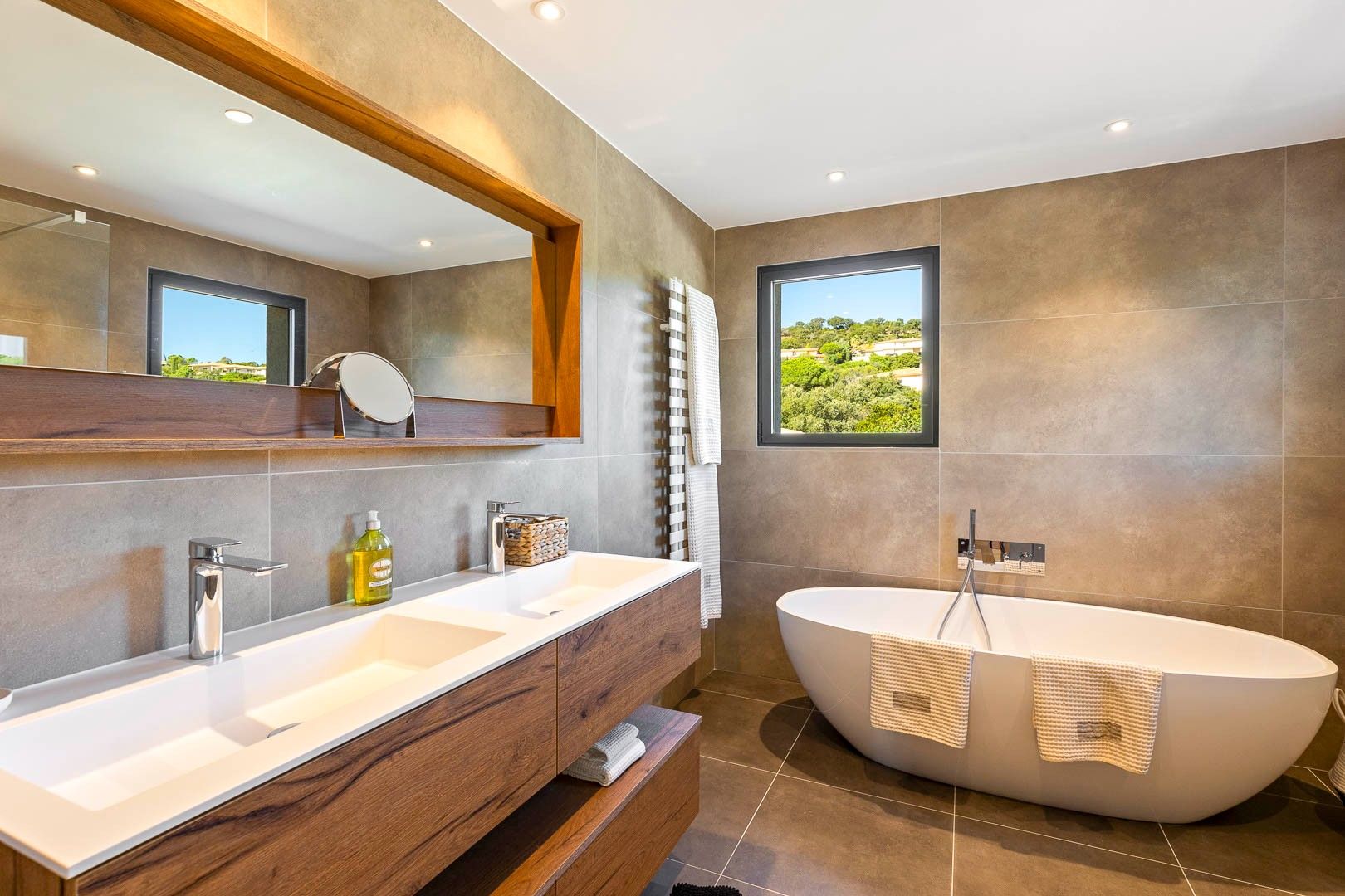 Location saisonnière Villa 6&nbsp;Pièces 250&nbsp;m² Sainte-Lucie De Porto-Vecchio