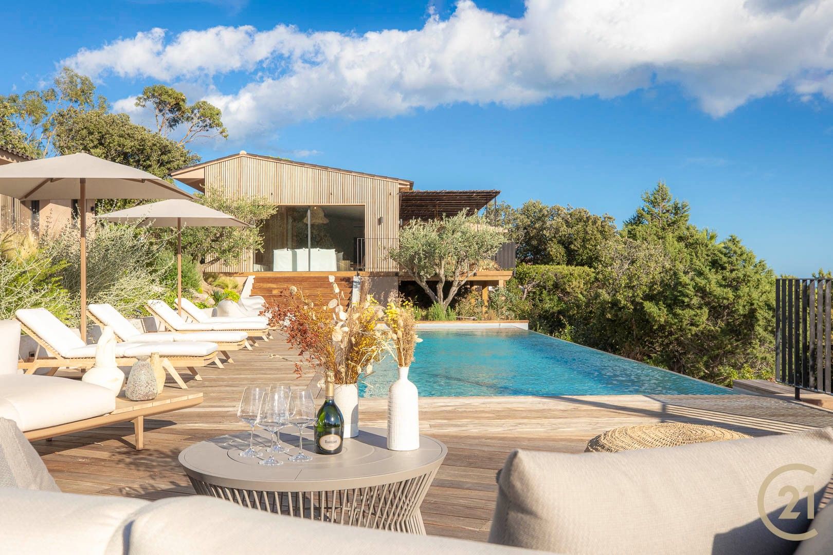 Location saisonnière Villa 7&nbsp;Pièces 300&nbsp;m² Porto-Vecchio
