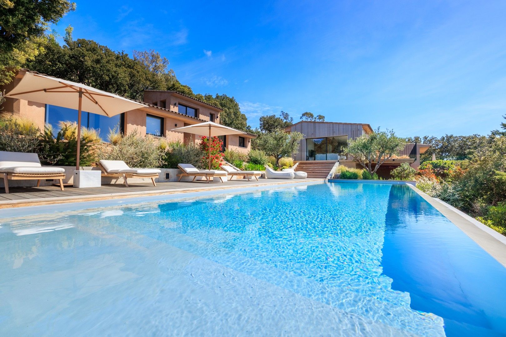 Location saisonnière Villa 7&nbsp;Pièces 300&nbsp;m² Porto-Vecchio