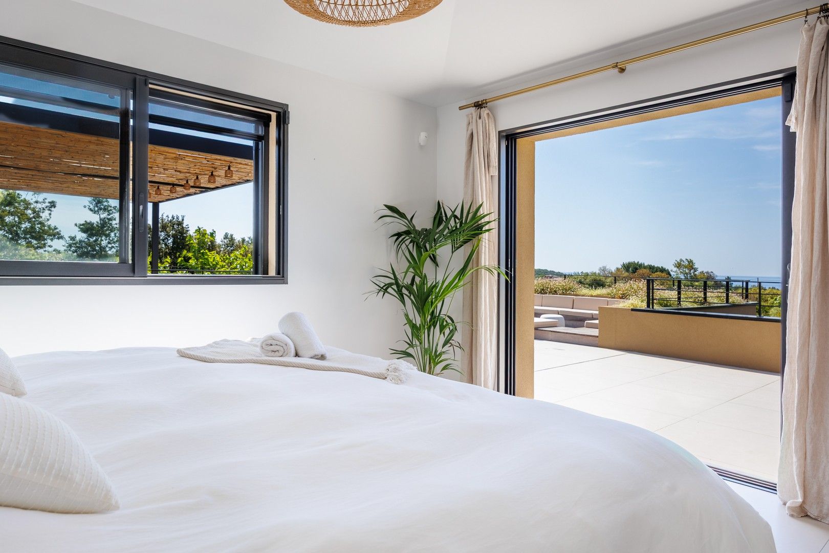 Location saisonnière Villa 7&nbsp;Pièces 300&nbsp;m² Sainte-Lucie De Porto-Vecchio