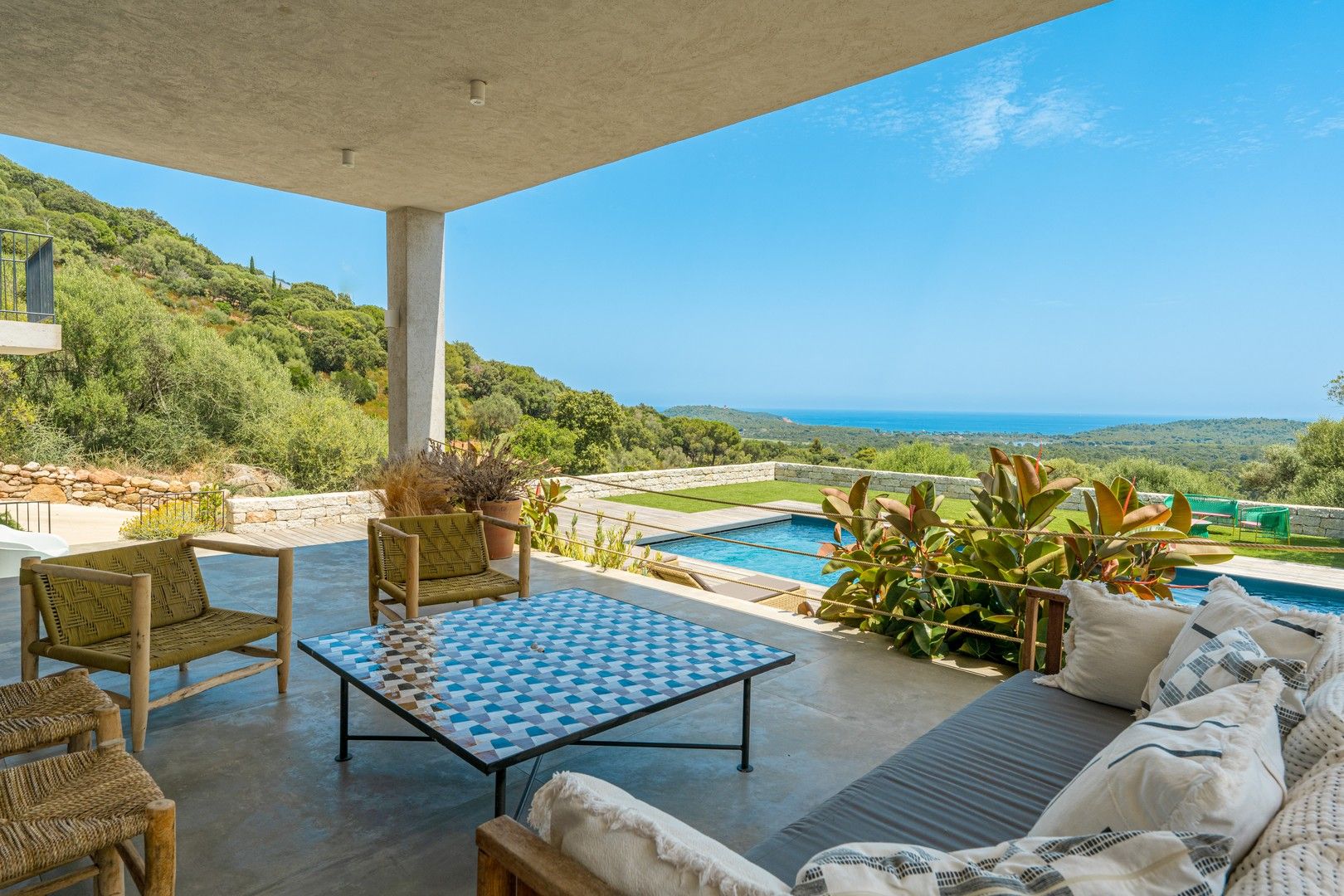 Location saisonnière Villa 5&nbsp;Pièces 280&nbsp;m² Sainte-Lucie De Porto-Vecchio