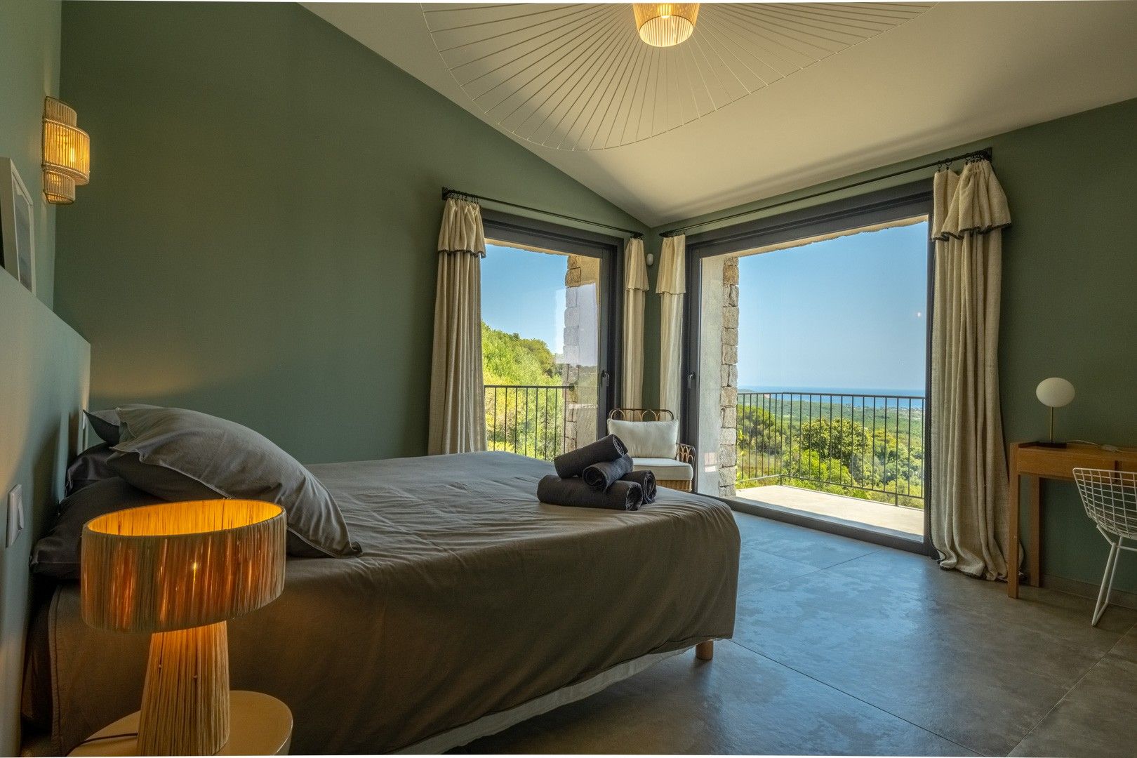 Location saisonnière Villa 5&nbsp;Pièces 280&nbsp;m² Sainte-Lucie De Porto-Vecchio