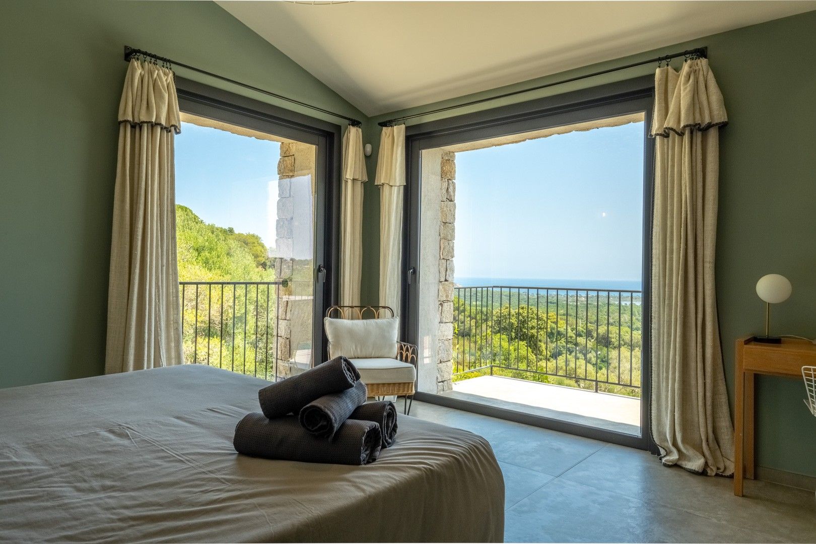 Location saisonnière Villa 5&nbsp;Pièces 280&nbsp;m² Sainte-Lucie De Porto-Vecchio