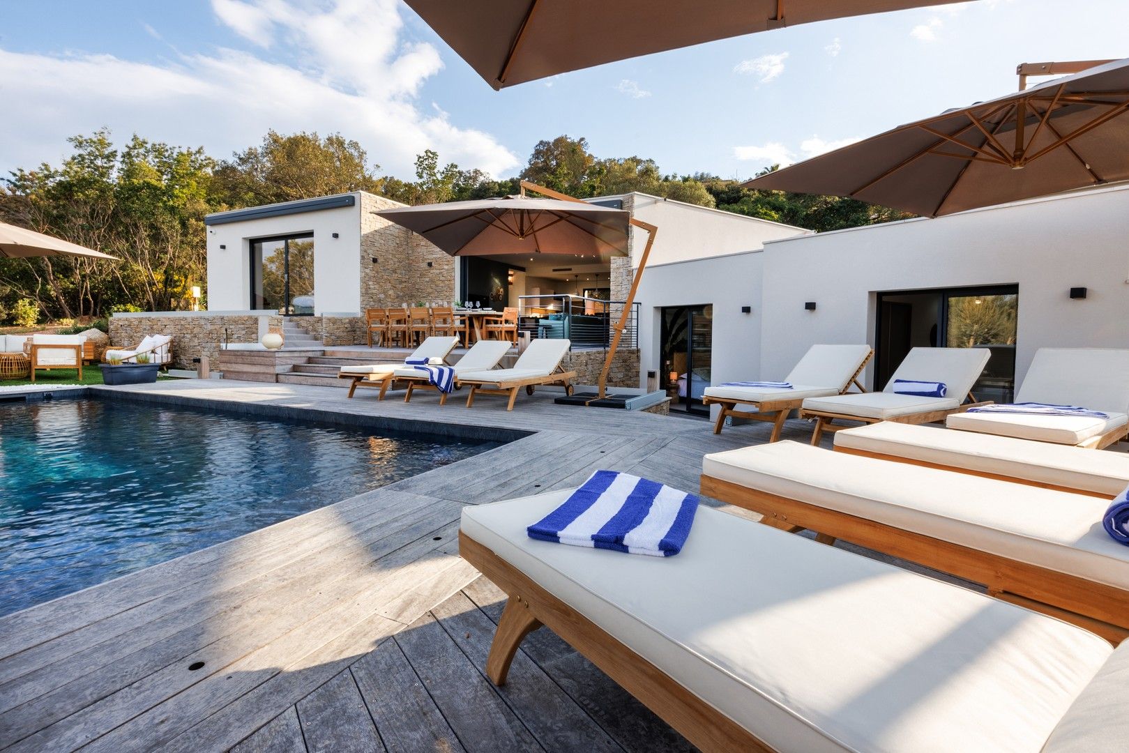 Seasonal rental Villa 6&nbsp;rooms 300&nbsp;m² Sainte-Lucie De Porto-Vecchio