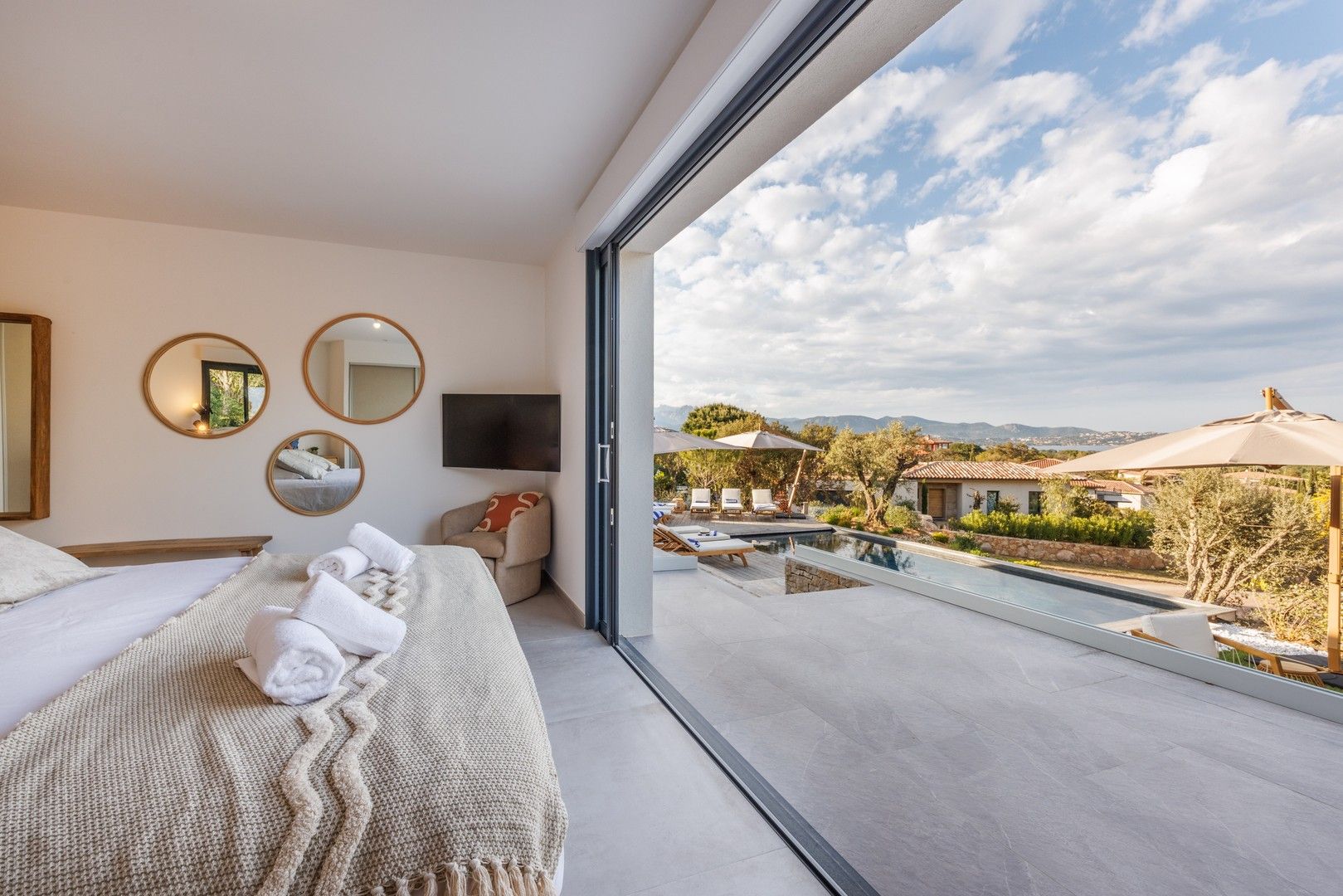Seasonal rental Villa 6&nbsp;rooms 300&nbsp;m² Sainte-Lucie De Porto-Vecchio