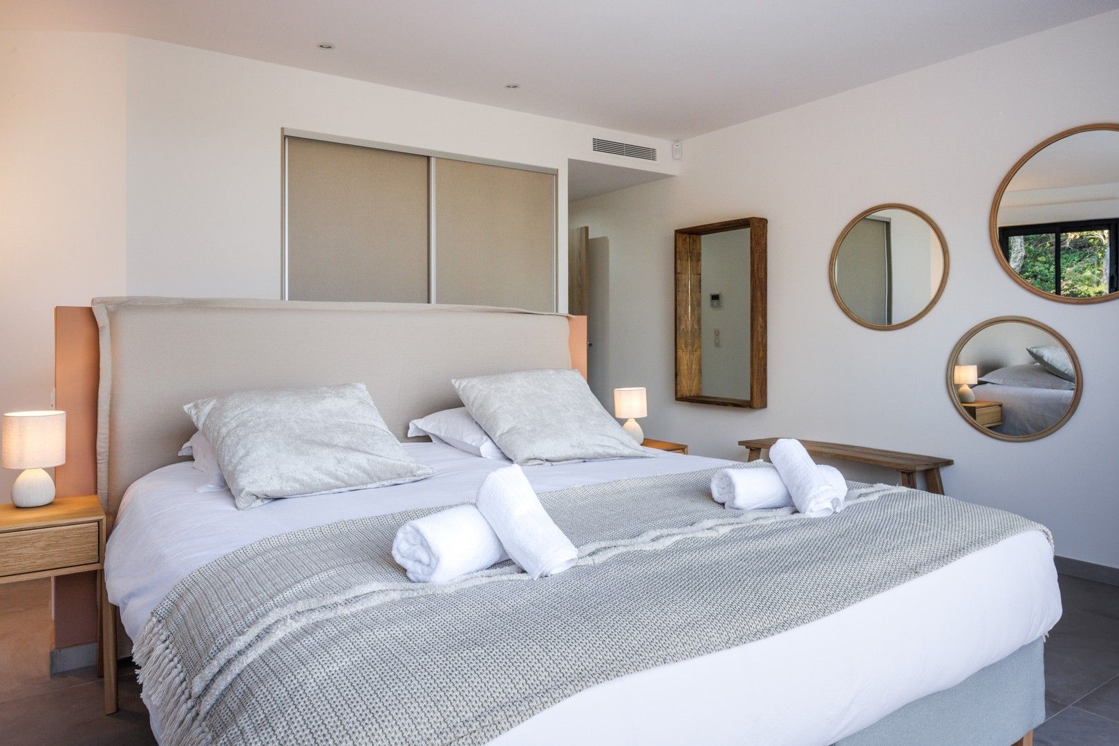 Seasonal rental Villa 6&nbsp;rooms 300&nbsp;m² Sainte-Lucie De Porto-Vecchio