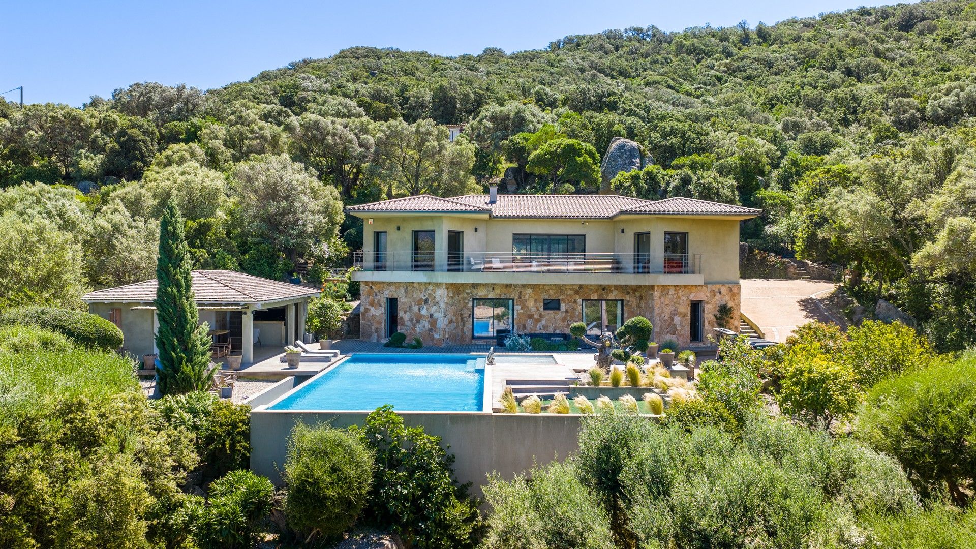 Acheter Villa 6&nbsp;Pièces 226.7&nbsp;m² Figari
