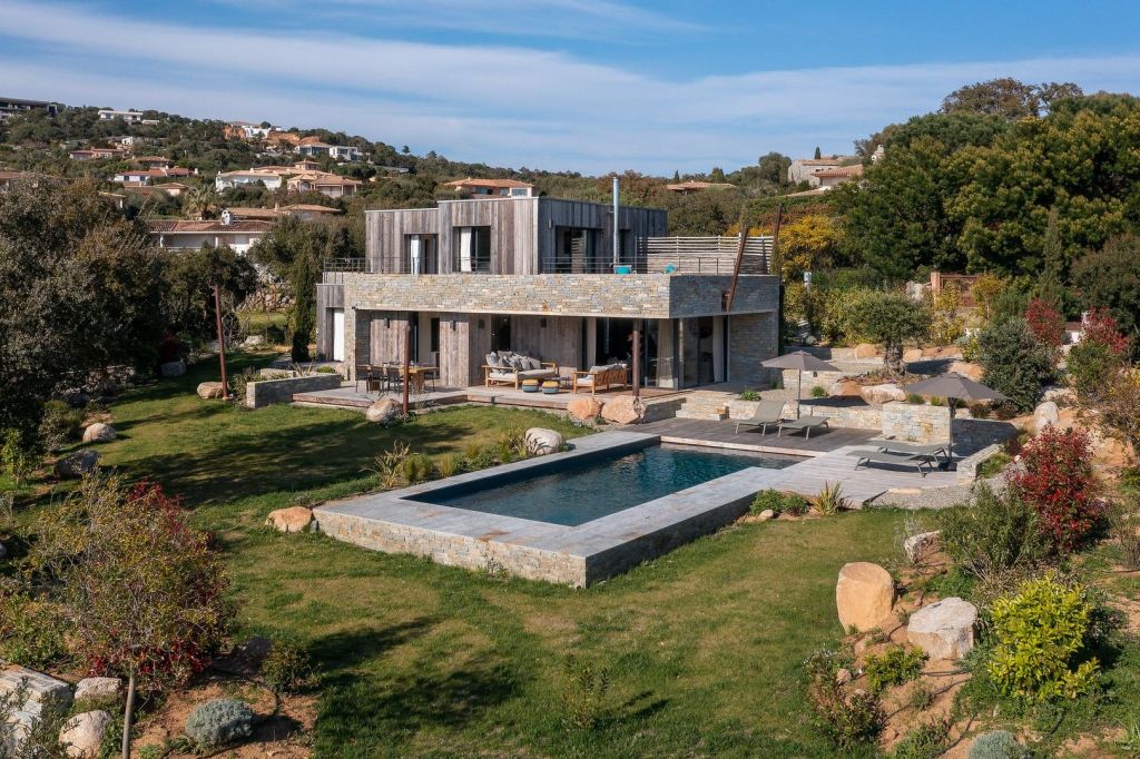 villa 5 Pièces en location saisonnière sur Sainte-Lucie de Porto-Vecchio (20144) - Plus de details
