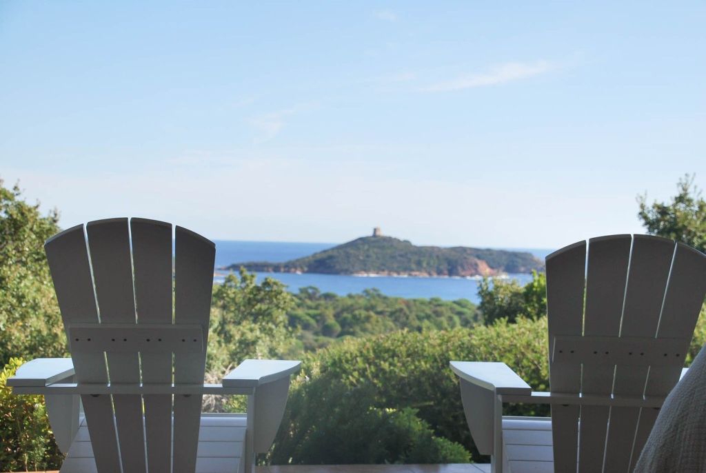 villa 6 Pièces en location saisonnière sur Sainte-Lucie de Porto-Vecchio (20144) - Plus de details