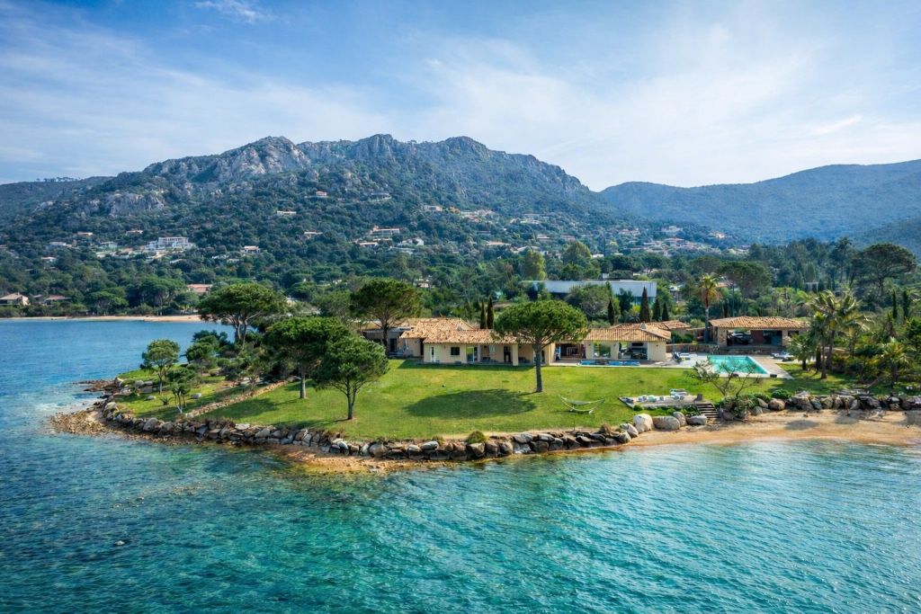 villa 7 rooms for sale on Porto-Vecchio (20137) - See details