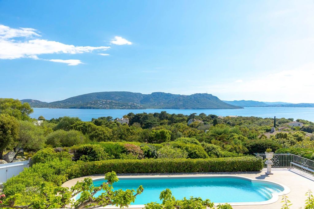 villa 10 rooms for sale on Lecci (20137) - See details
