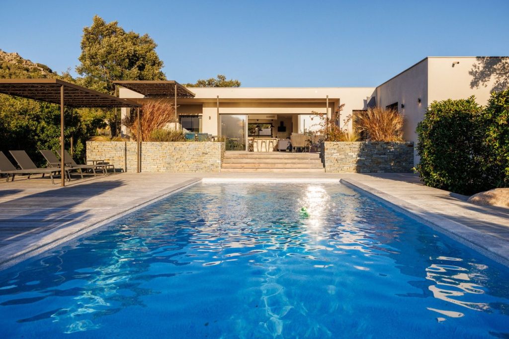 villa 4 Pièces en location saisonnière sur Porto-Vecchiaccio (20137) - Plus de details