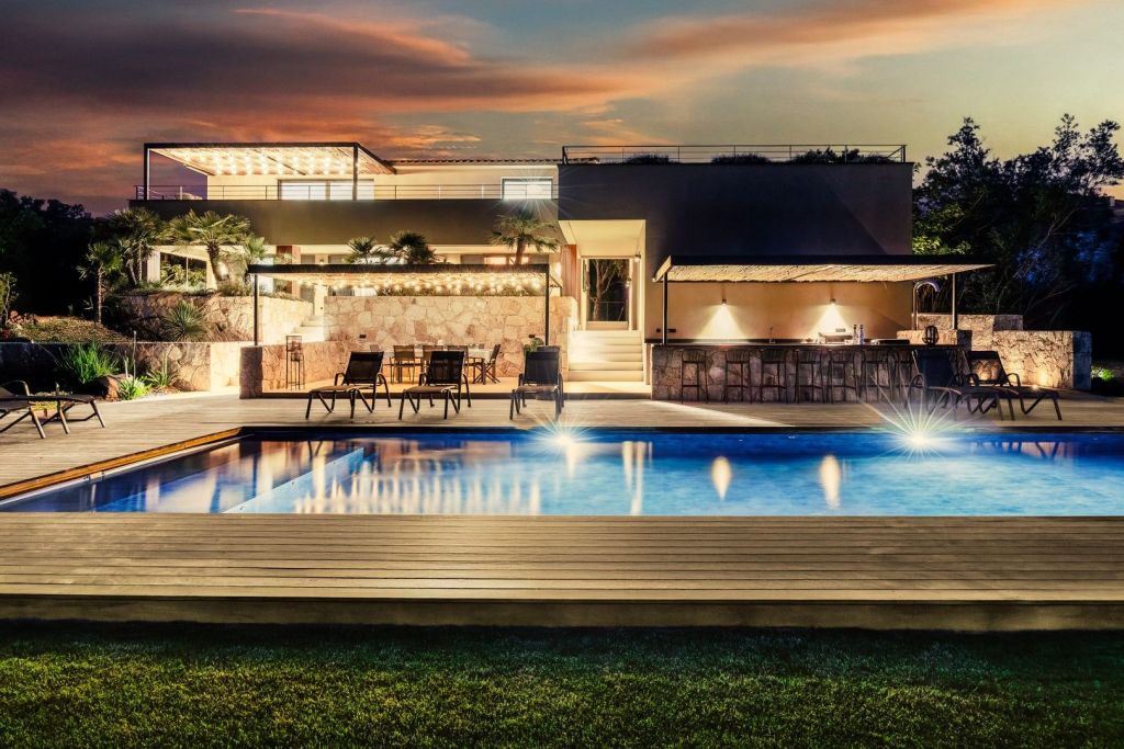 villa 7 Pièces en location saisonnière sur Sainte-Lucie de Porto-Vecchio (20144) - Plus de details