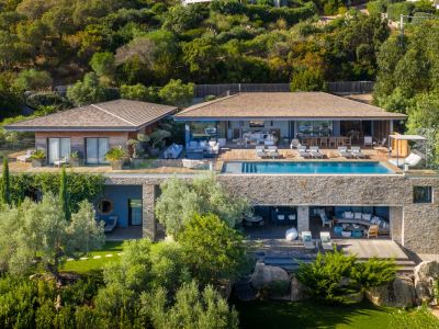 Villas de luxe à vendre en Corse dans les secteurs les plus prisés du littoral.