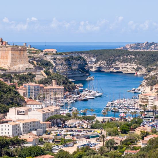 Entre mer et maquis : l’expérience de la location de prestige 